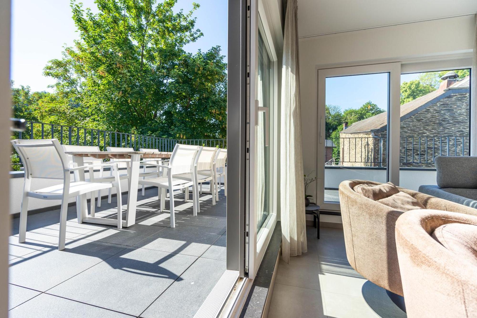 Cedrien Terrace Apartment Ла Рош ан Арден Екстериор снимка